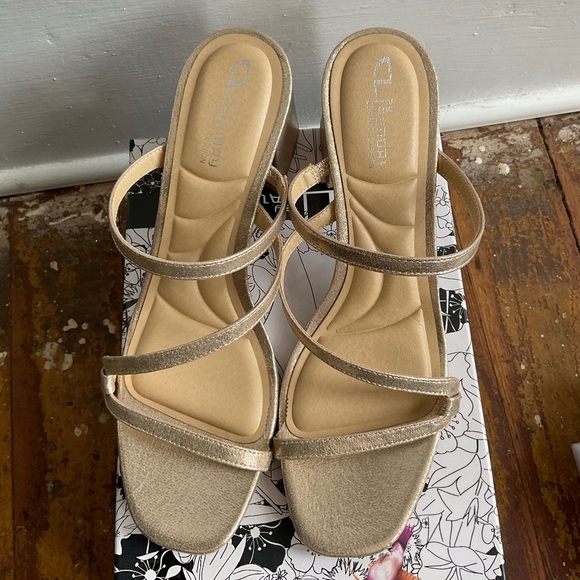 CL by Laundry Blaine Starstone Wedge Sandals in Gold - Picture 2 of 6